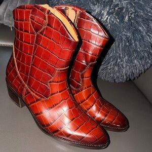 Gabor Crocodile Pattern Boots Ankle Boots